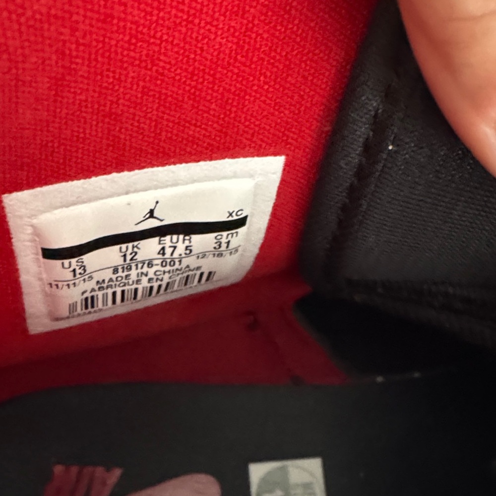 Nike Men's Air Jordans in Black and Red - Picture 4 of 4